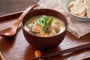 A Fragrant Broth to End the Week Well: Homemade Miso Soup with Vegetables and Tofu Will Warm Your Taste Buds