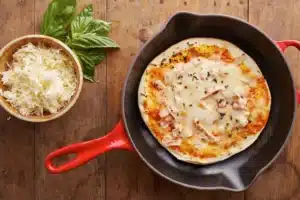 Homemade Pizza Ready Without an Oven in 10 Minutes: The Crispy and Ultra-Simple Pan Recipe That Will Save All Your Dinners