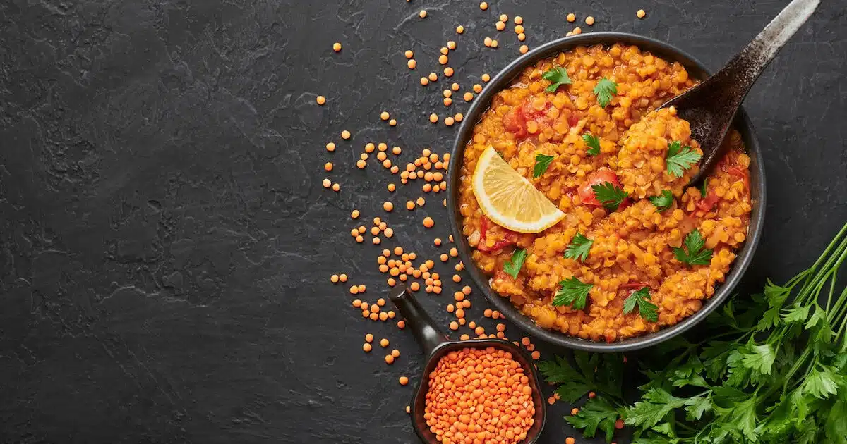 Red Lentil Curry with Coconut Milk: The Easy and Quick Vegan Recipe for a Flavorful Dinner