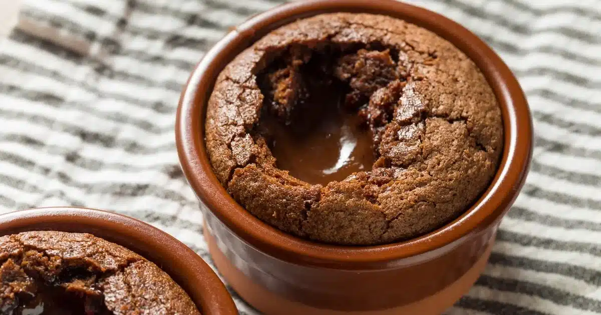 The Best Chocolate Lava Cake Ready in Just 5 Minutes and WITHOUT an Oven!