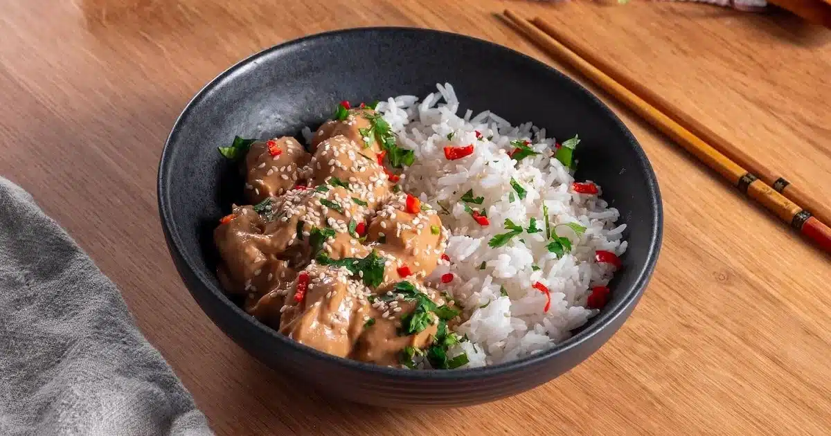 This Crispy Tofu with Peanut Sauce Will Become Your New Favorite Dish, the Recipe is Super Simple and Quick to Make!